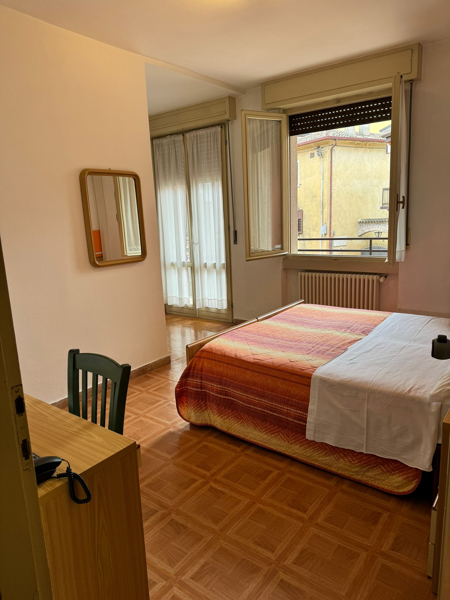 camera-doppia-matrimoniale-con-balcone-hotel-capinera (8)