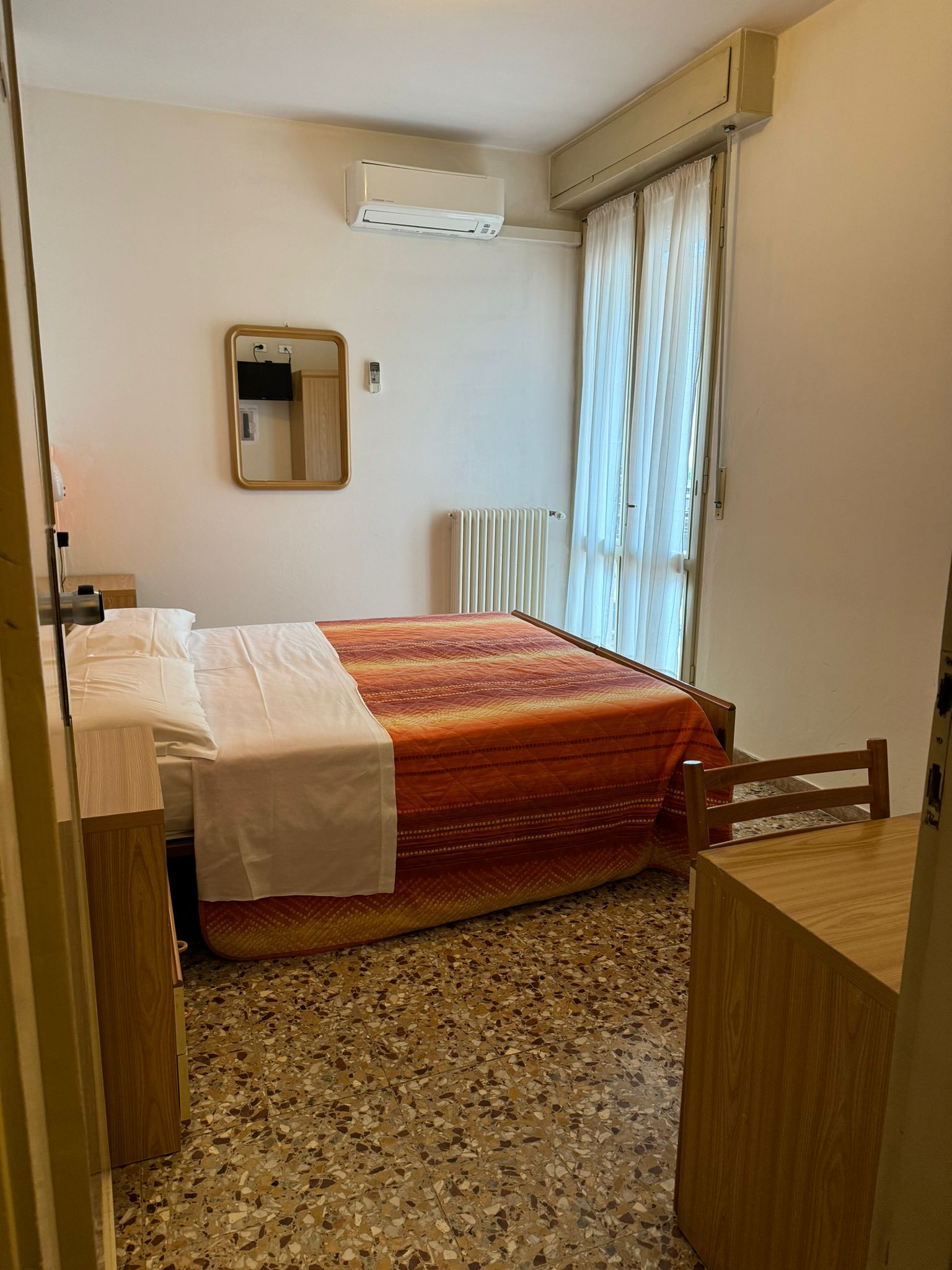 camera-doppia-matrimoniale-hotel-capinera (4)