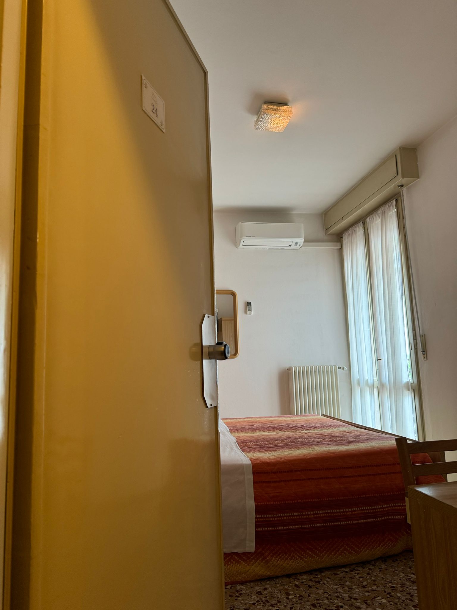 camera-doppia-matrimoniale-hotel-capinera (7)