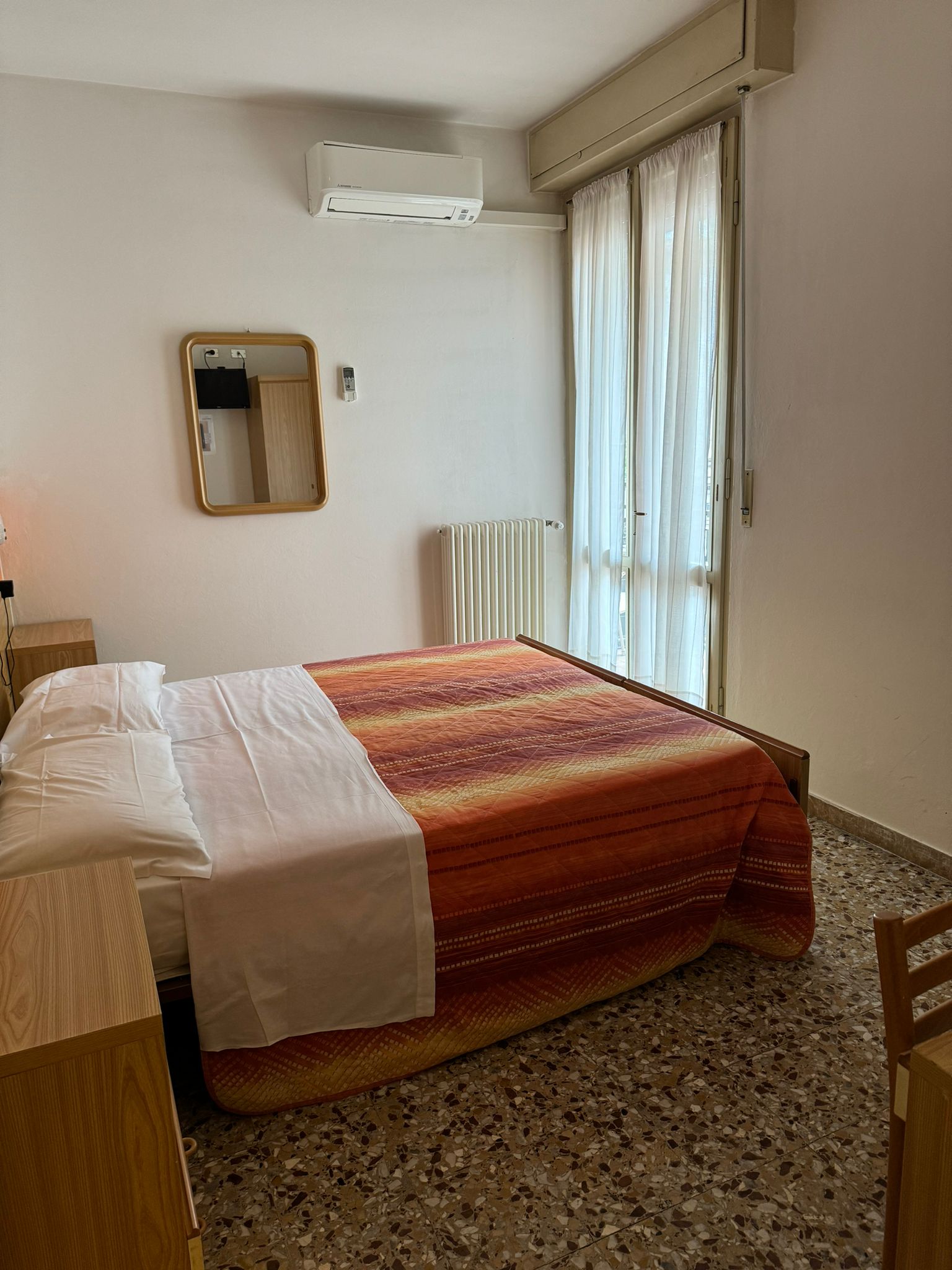 camera-doppia-matrimoniale-hotel-capinera (8)